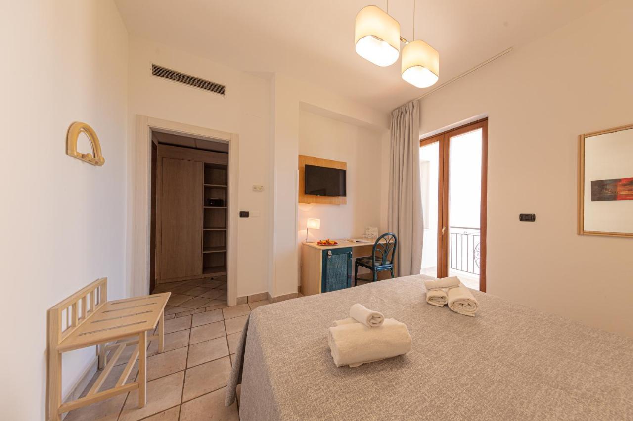 Hotel Baia Del Capitano Cefalù Eksteriør billede